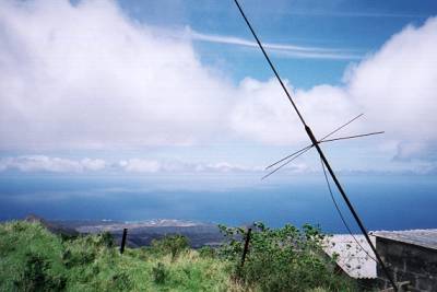 The ZD8SIX beacon antenna in a sorry state after I had lifted off the ground a bit